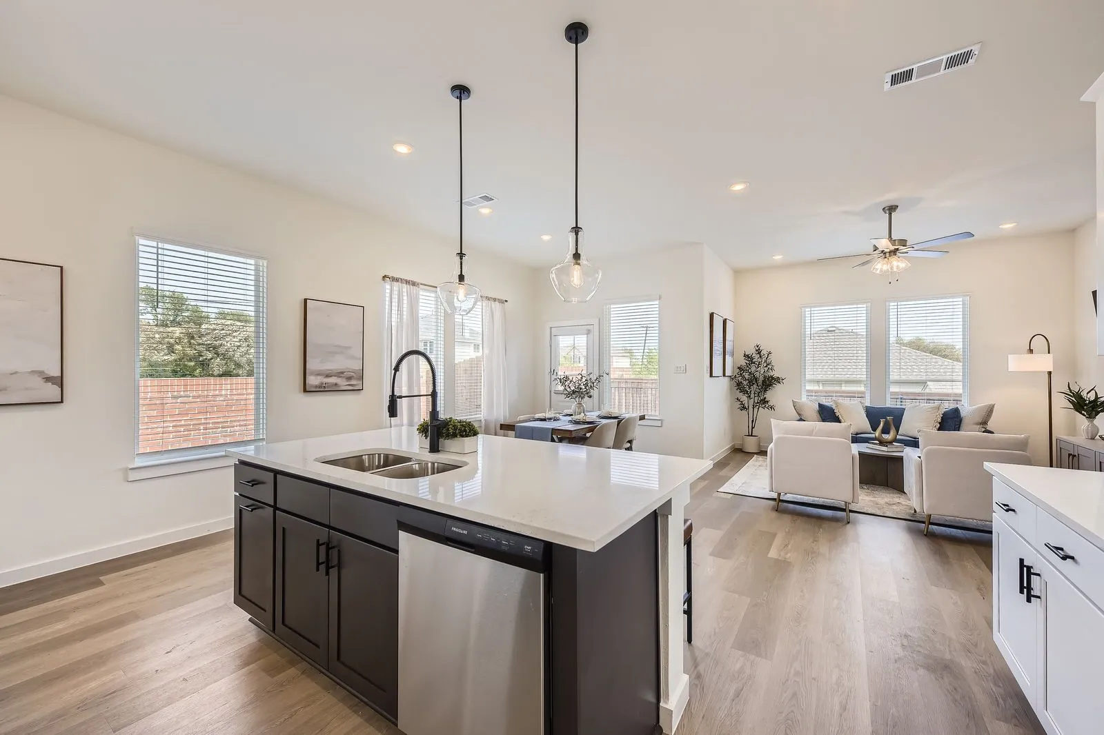 8103 Sawyer Dr - Web Quality - 012 - 17 Kitchen