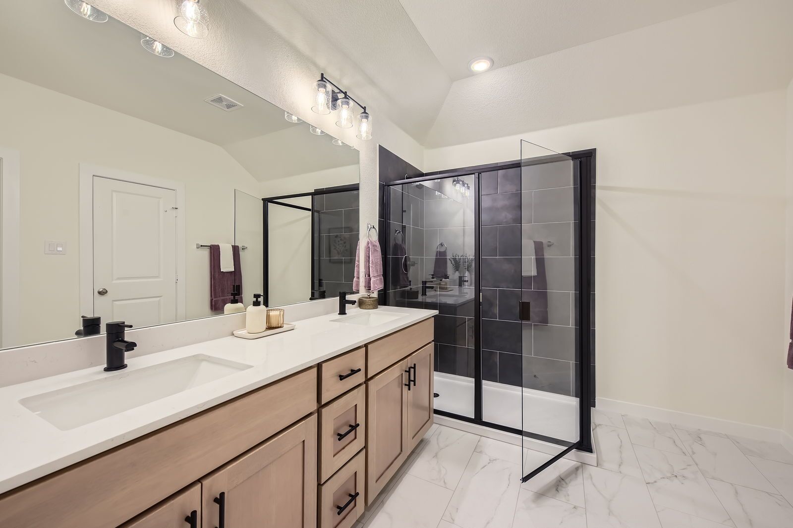 8103 Sawyer Dr - Web Quality - 016 - 22 2nd Floor Primary Bathroom