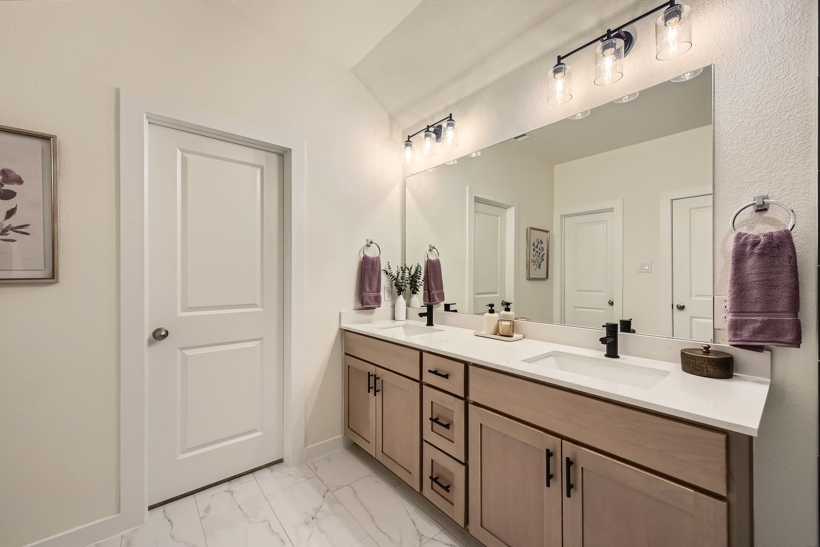 8103 Sawyer Dr - Web Quality - 017 - 23 2nd Floor Primary Bathroom