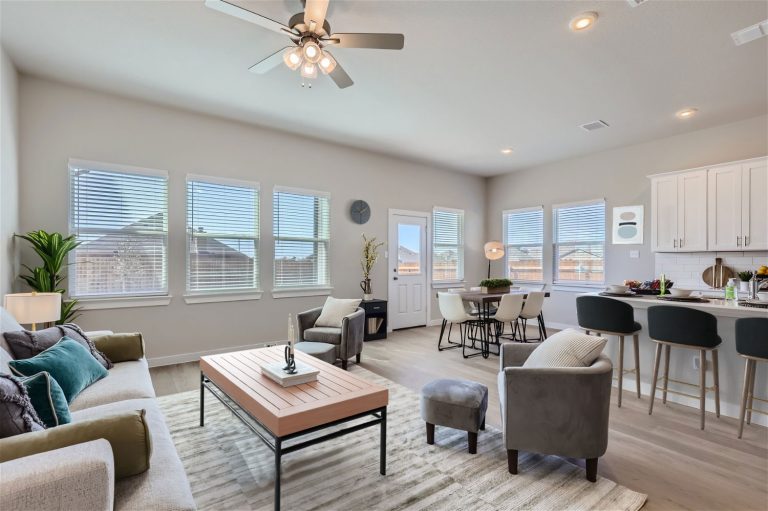 Property_47A4_7507_Escarpment_Dr_-_Web_Quality_-_007_-_08_Living_Room_15-03-24_10_55-768x511
