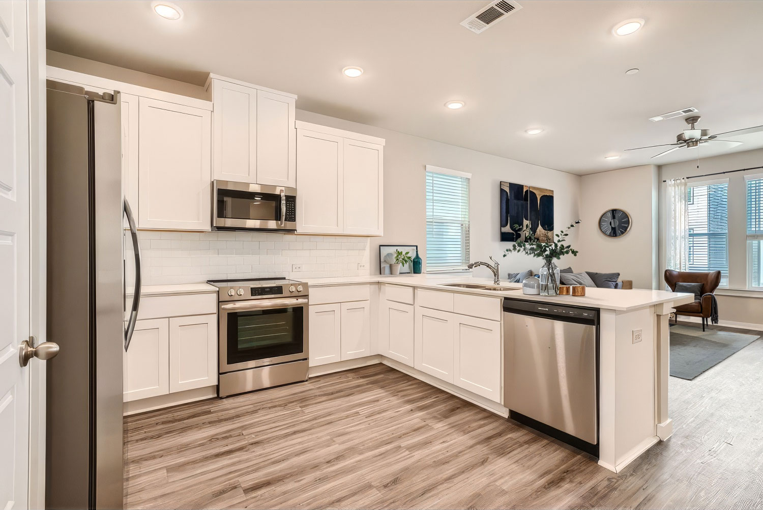 Property_1A9F_18516_Centro_Row_-_Web_Quality_-_013_-_13_2nd_Floor_Kitchen_07-02-25_13_44